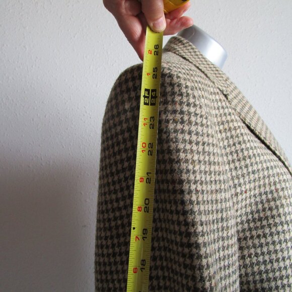 Irish wool tweed dinner jacket, multiple inside pockets, double vent, hand woven - Picture 7 of 16